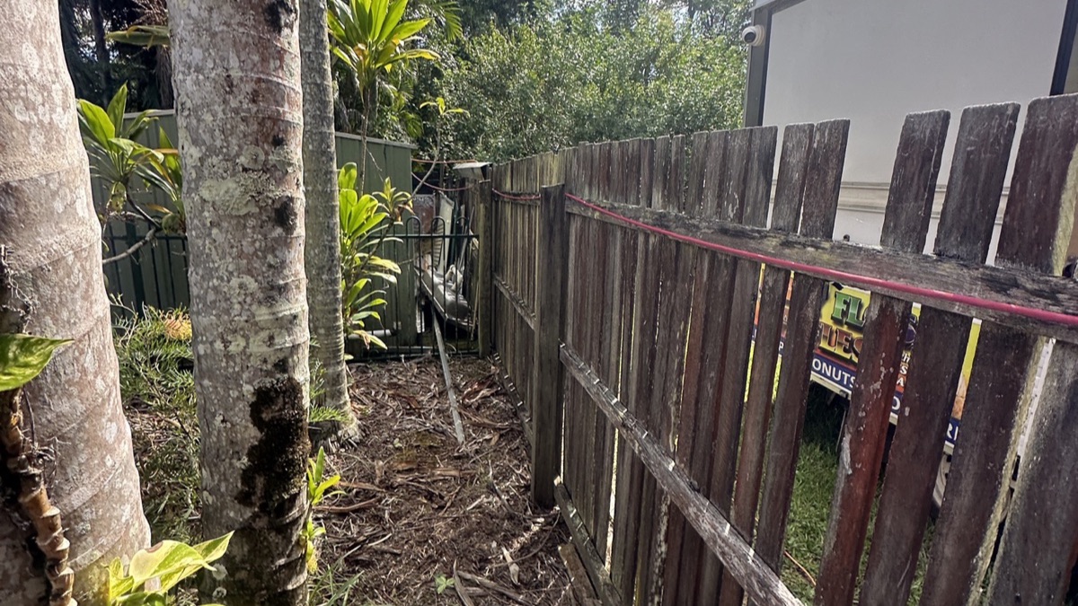 Old fence in Bli Bli before CoasTrade replaced it